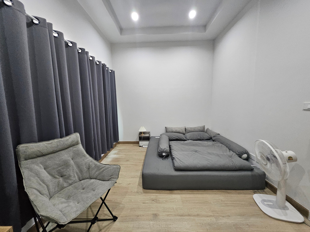 ให้เช่าทาวน์โฮมราษฎร์บูรณะ สุขสวัสดิ์ : [เช่าด่วน] ทาวน์โฮม Minimal Modern ทิศเหนือรับลม ไม่ร้อนแดด! 🏠