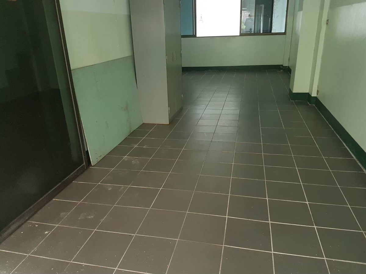 For SaleShop HouseChiang Mai : 94899 - Commercial building for sale, 3 and a half floors, Chang Khlan location. Chiang Mai business center