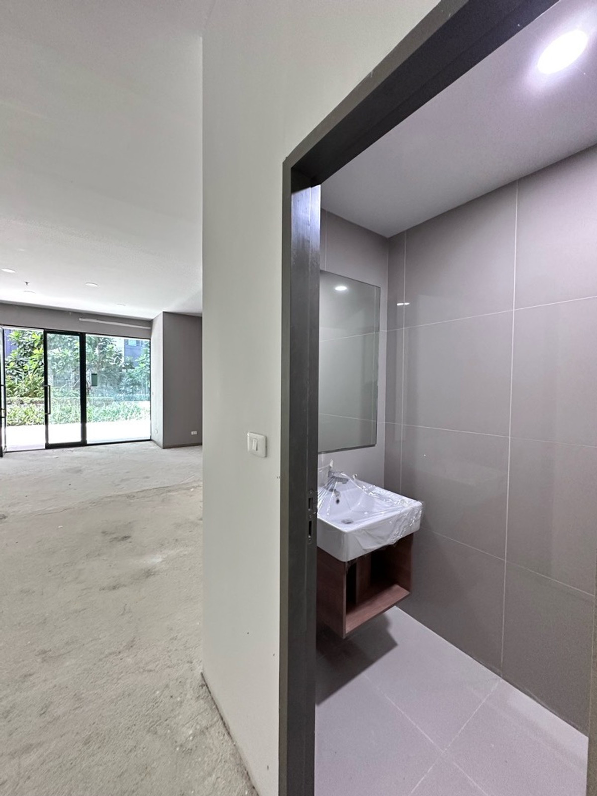 ขายร้านค้า/ตลาดนัดอ่อนนุช อุดมสุข : ขาย Commercial Space 92 ตร.ม. Elio Del Nest ทำเลดี ใกล้ 7-Eleven ติดทางเดินหลักคอนโด เหมาะเปิดธุรกิจ | 082-4499822