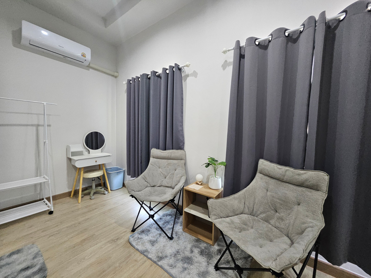 ให้เช่าทาวน์โฮมราษฎร์บูรณะ สุขสวัสดิ์ : [เช่าด่วน] ทาวน์โฮม Minimal Modern ทิศเหนือรับลม ไม่ร้อนแดด! 🏠