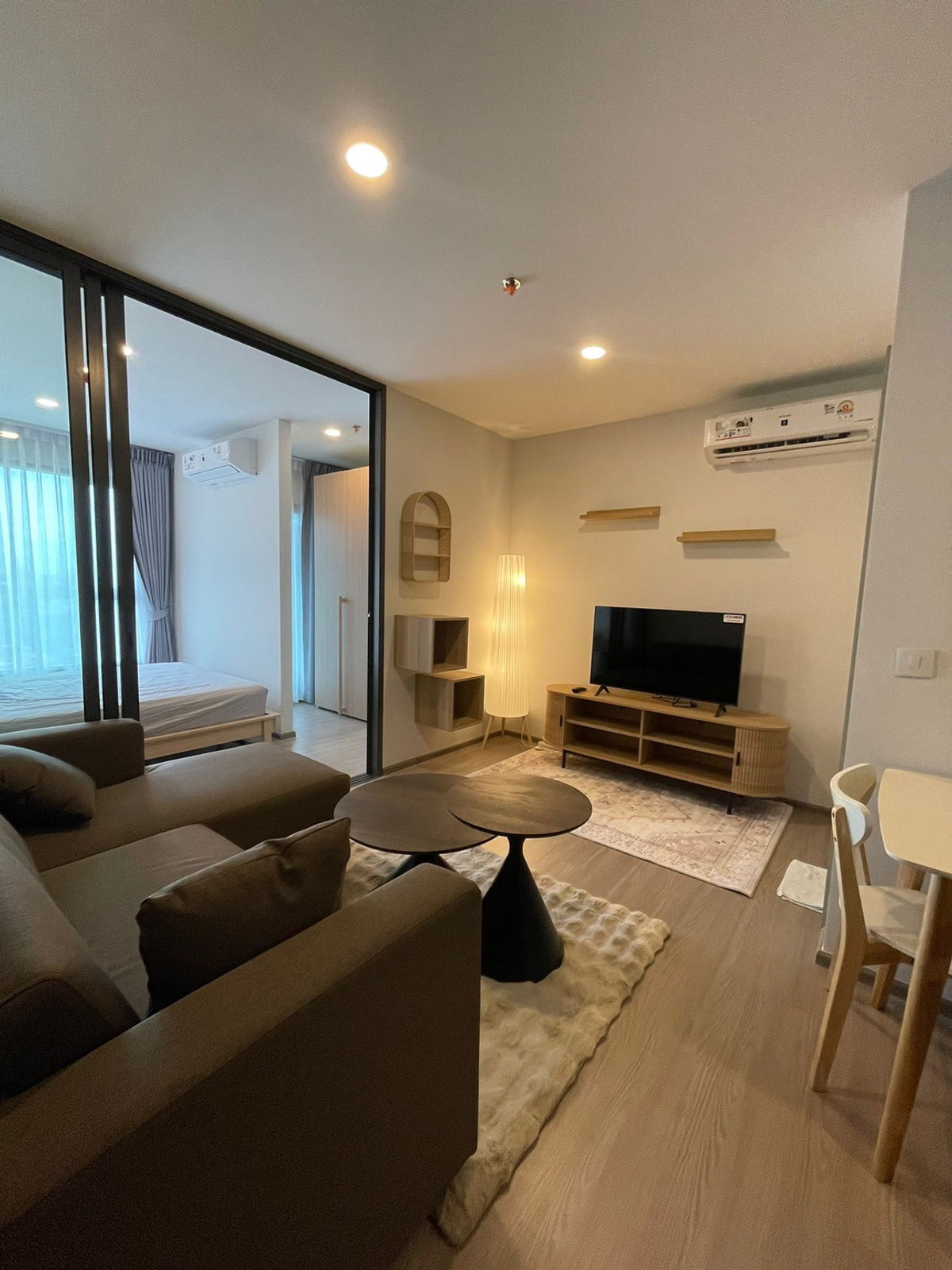 For RentCondoKhlongtoei, Kluaynamthai : For rent 📍Aspire Sukhumvit - Rama 4, fully furnished, convenient travel, 1 bedroom, 1 bathroom.