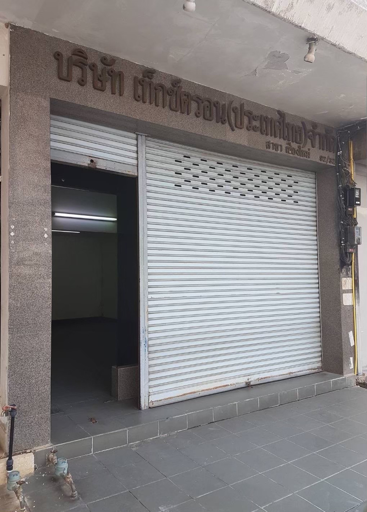 For SaleShop HouseChiang Mai : 94899 - Commercial building for sale, 3 and a half floors, Chang Khlan location. Chiang Mai business center