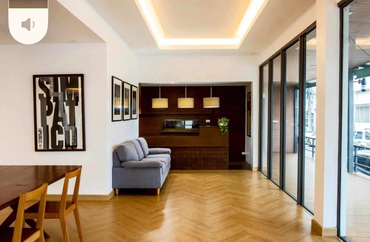 For SaleHome OfficeRama9, Petchburi, RCA : Large townhome/Home office for sale near Central Rama 9. There is parking for many cars. Special price 12.5 million only (062-4163966 Praew)