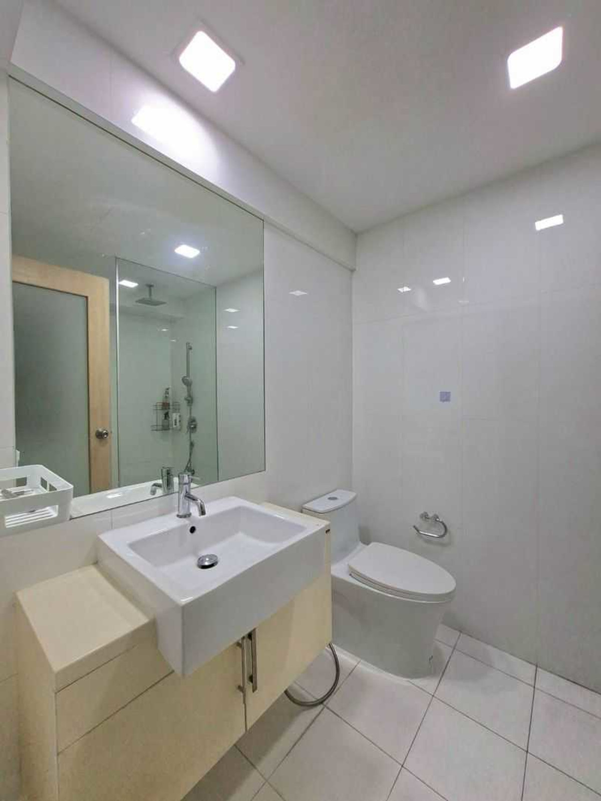 For RentCondoRama9, Petchburi, RCA : 🏡 Condo for Rent at My Resort Bangkok – Corner unit with a beautiful view! ✨ Perfect for anyone looking for a spacious and comfortable room in a convenient location 🌿