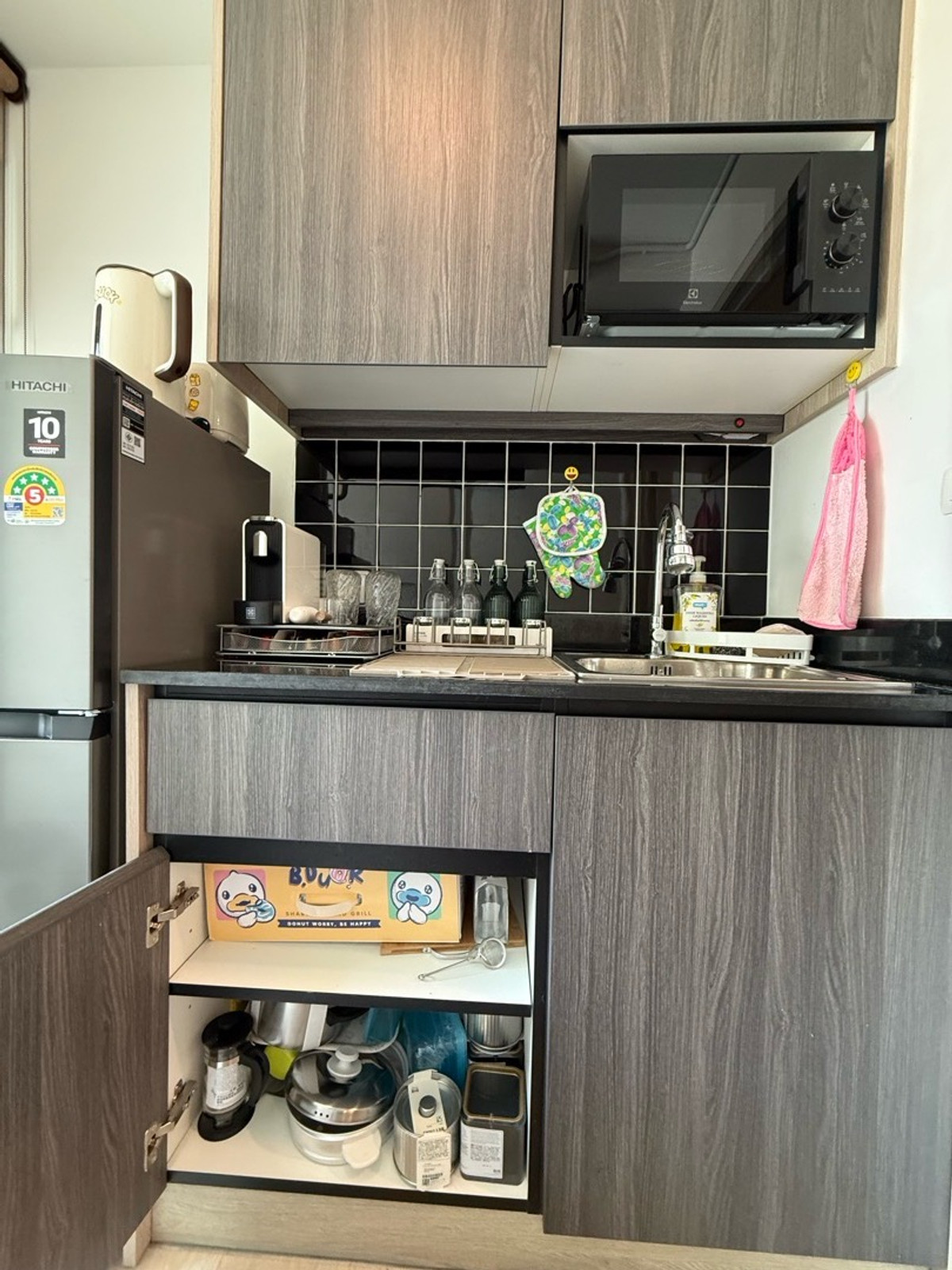 For RentCondoBangna, Bearing, Lasalle : Condo for rent Studio Room Poolview 24sqm. BTS Bearing.