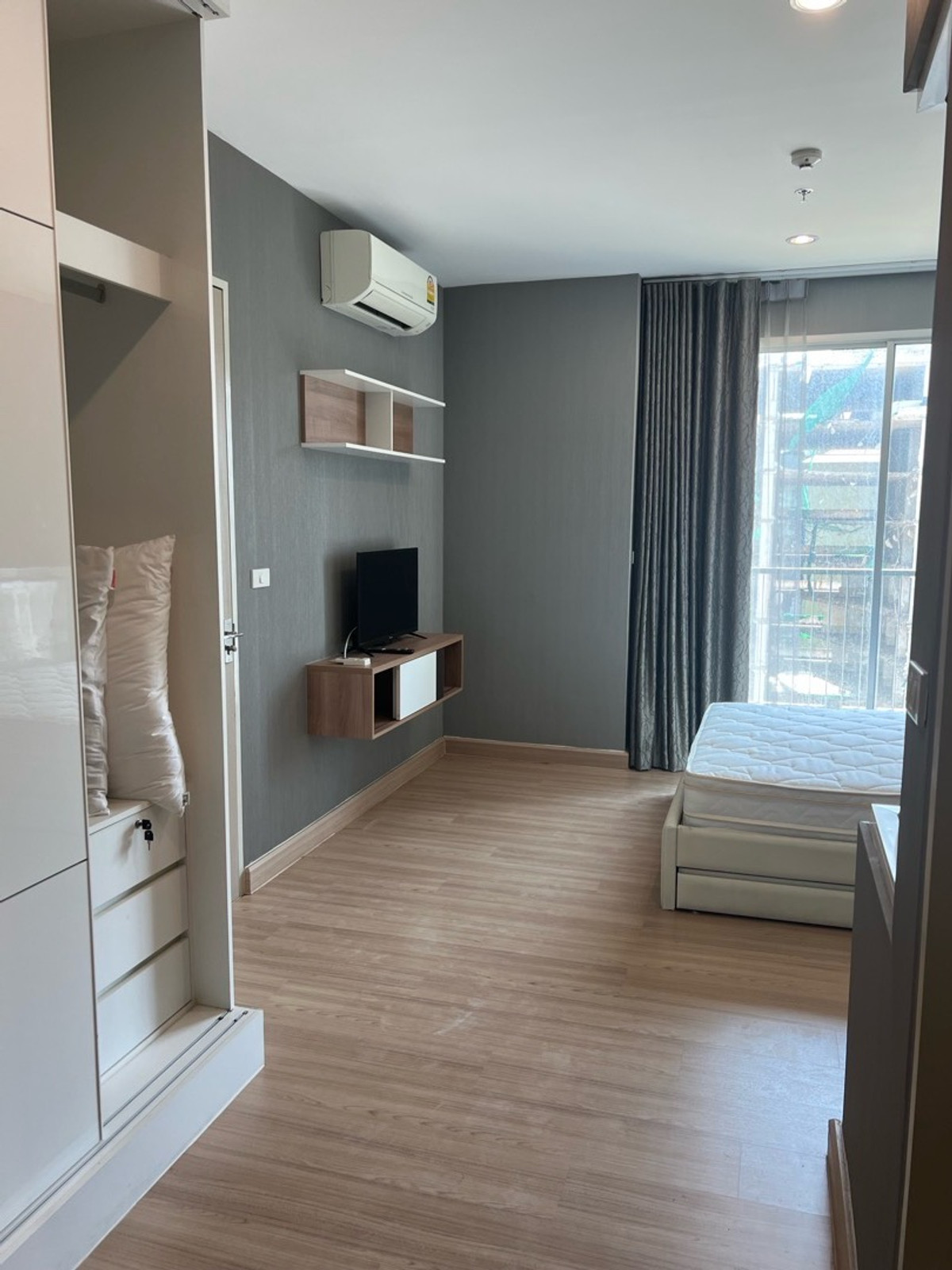 ให้เช่าคอนโดรัตนาธิเบศร์ สนามบินน้ำ พระนั่งเกล้า : ให้เช่าเดอะ โฮเทล เซอร์วิส คอนโดมิเนียม 1นอน1น้ำ50ตรม. ห้องสภาพใหม่ ชั้น7 ระเบียงทิศตะวันออก ติดรถไฟฟ้าMRTบางกระสอ