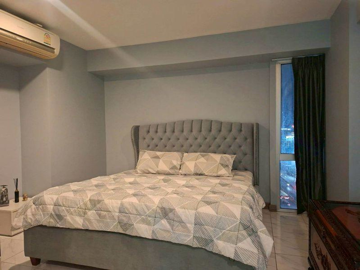 For RentCondoRama9, Petchburi, RCA : 🏡 Condo for Rent at My Resort Bangkok – Corner unit with a beautiful view! ✨ Perfect for anyone looking for a spacious and comfortable room in a convenient location 🌿