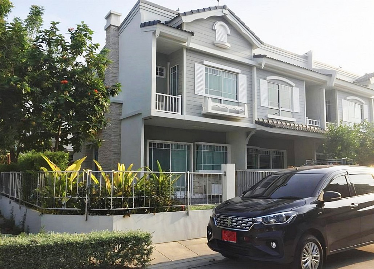 For SaleTownhomeSamut Prakan,Samrong : Call : 081-828-8758 Villaggio Bangna project, Corner house 31.8 sq.wa, 2 Beds, 3 Baths, Furniture Included, Near ABAC Bangna University