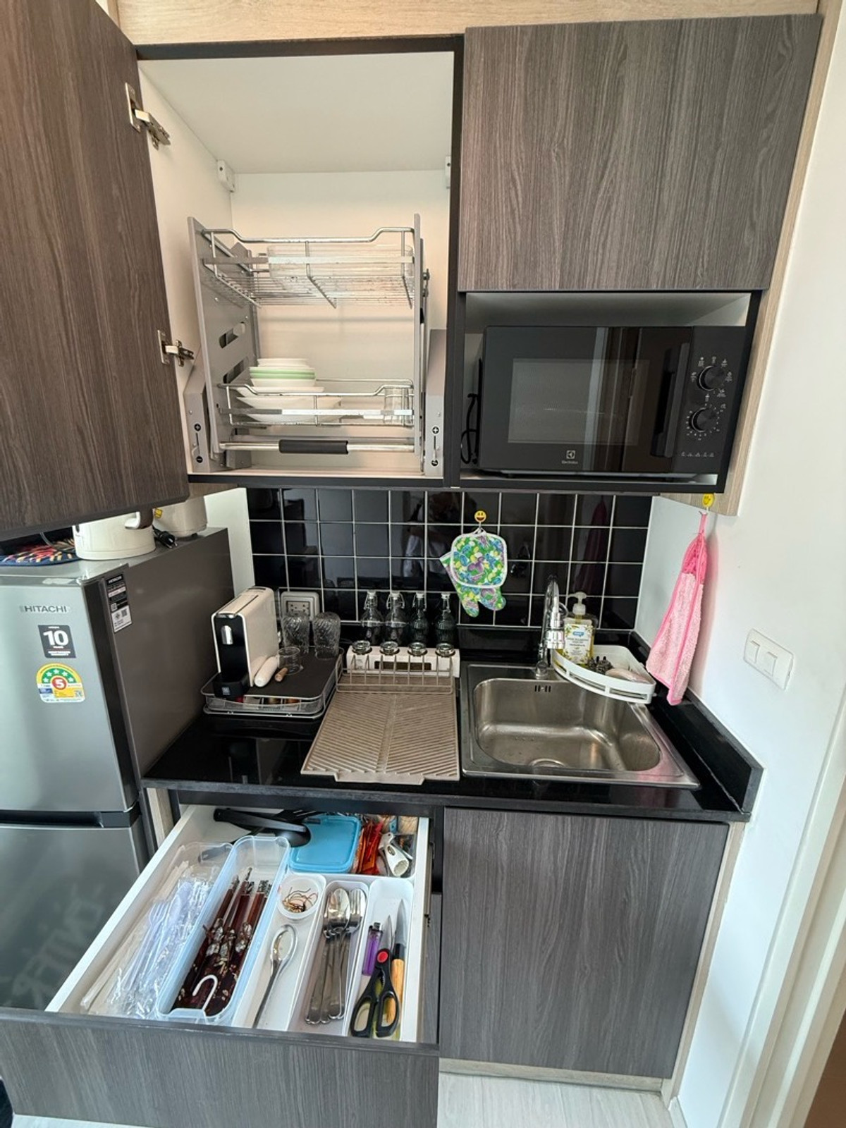 For RentCondoBangna, Bearing, Lasalle : Condo for rent Studio Room Poolview 24sqm. BTS Bearing.