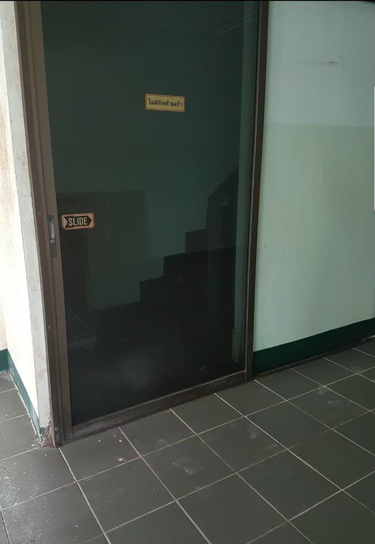 For SaleShop HouseChiang Mai : 94899 - Commercial building for sale, 3 and a half floors, Chang Khlan location. Chiang Mai business center