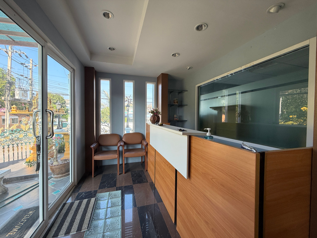 For SaleWarehouseSamut Prakan,Samrong : Home office with warehouse for sale, Thepharak – Bang Pla, Suriwan Village. Near Thepharak main road, only 2 km.