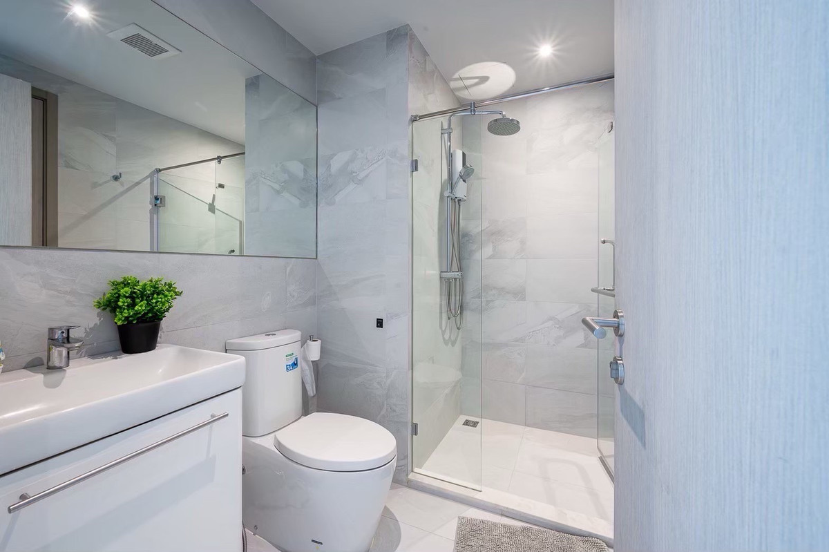 For RentCondoSukhumvit, Asoke, Thonglor : 🔥 Rare Find! Biggest Unit in Rhythm Ekkamai ### 80 Sq.m. Corner Suite | High Floor with Bathtub 🏙️