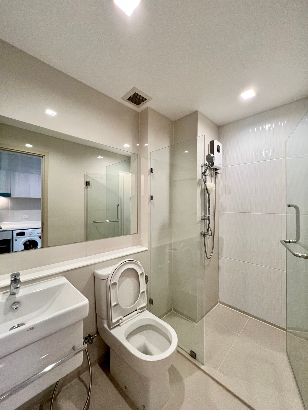 For RentCondoWitthayu, Chidlom, Langsuan, Ploenchit : Life One Wireless, 20,000baht, 1bedroom, 28sqm, BTS Ploenchit, BTS Chidlom, near Witthayu, Chidlom, Ploenchit, Sukhumvit, Rama 9, Ratchada, Sathorn, Silom, Chula, Siam, CentralWorld, Central Embassy, ​​Central Chidlom, Bumrungrad, Mater Dei, Park Venture