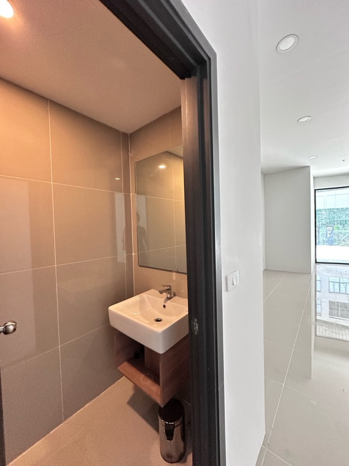 ขายร้านค้า/ตลาดนัดอ่อนนุช อุดมสุข : ขาย Commercial Space 66.73 ตร.ม. Elio Del Nest ทำเลดี ใกล้ 7-Eleven หน้าร้านอยู่ทางเดินหลักคอนโด เหมาะเปิดธุรกิจ | 082-4499822