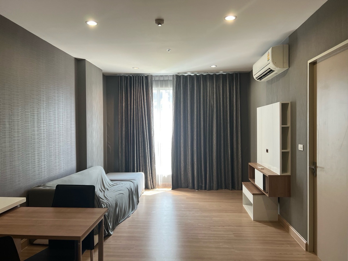 For RentCondoRattanathibet, Sanambinna : For rent, The Hotel Service Condominium, 1 bedroom, 1 bathroom, 50 sq m. Room in new condition, 7th floor, east balcony. Next to the Bang Kraso MRT station.