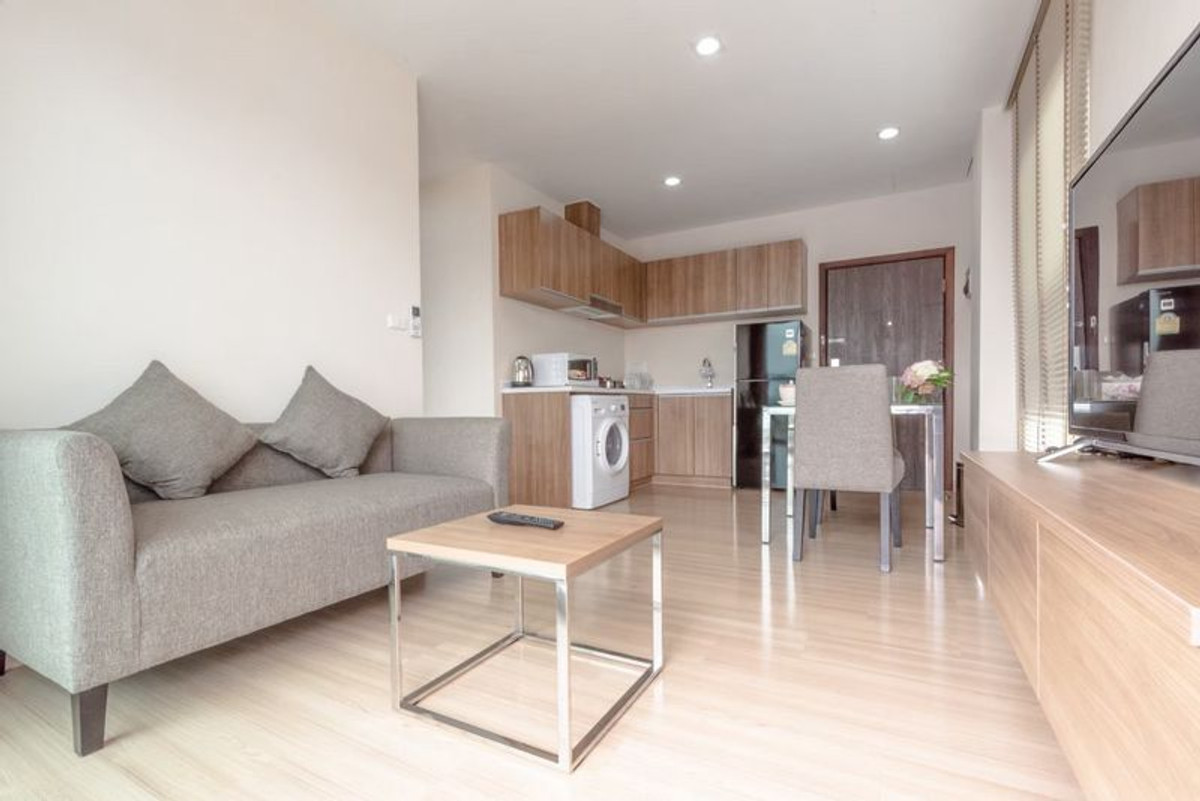 For RentCondoSriracha Laem Chabang Ban Bueng : Rooms for rent at Sriracha Biz Residence, fully furnished, daily cleaning.