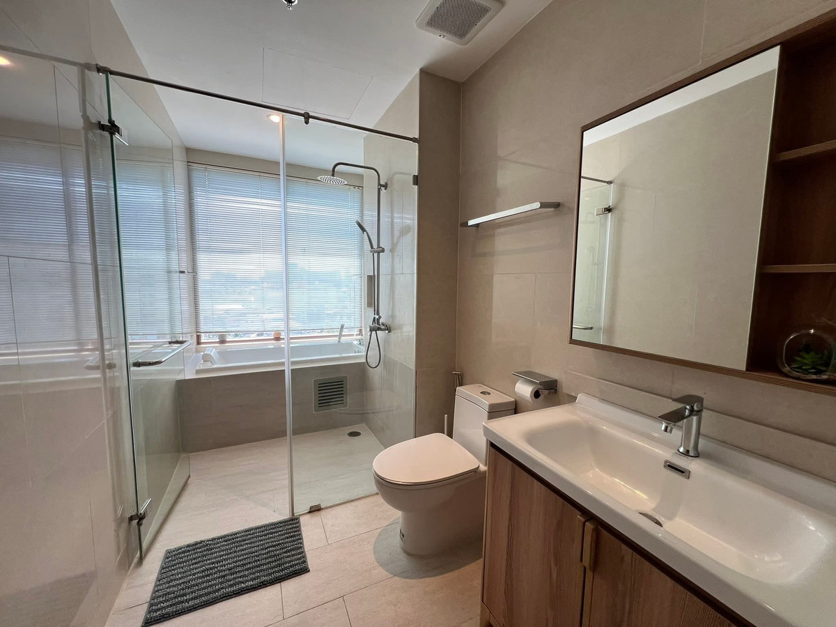 For SaleCondoSukhumvit, Asoke, Thonglor : HOT DEAL ✨The Emporio Place✨1 beds 1 baths, Size 65 sqm., near BTS / MRT Phromphong (1 km) Tel.0982645161 