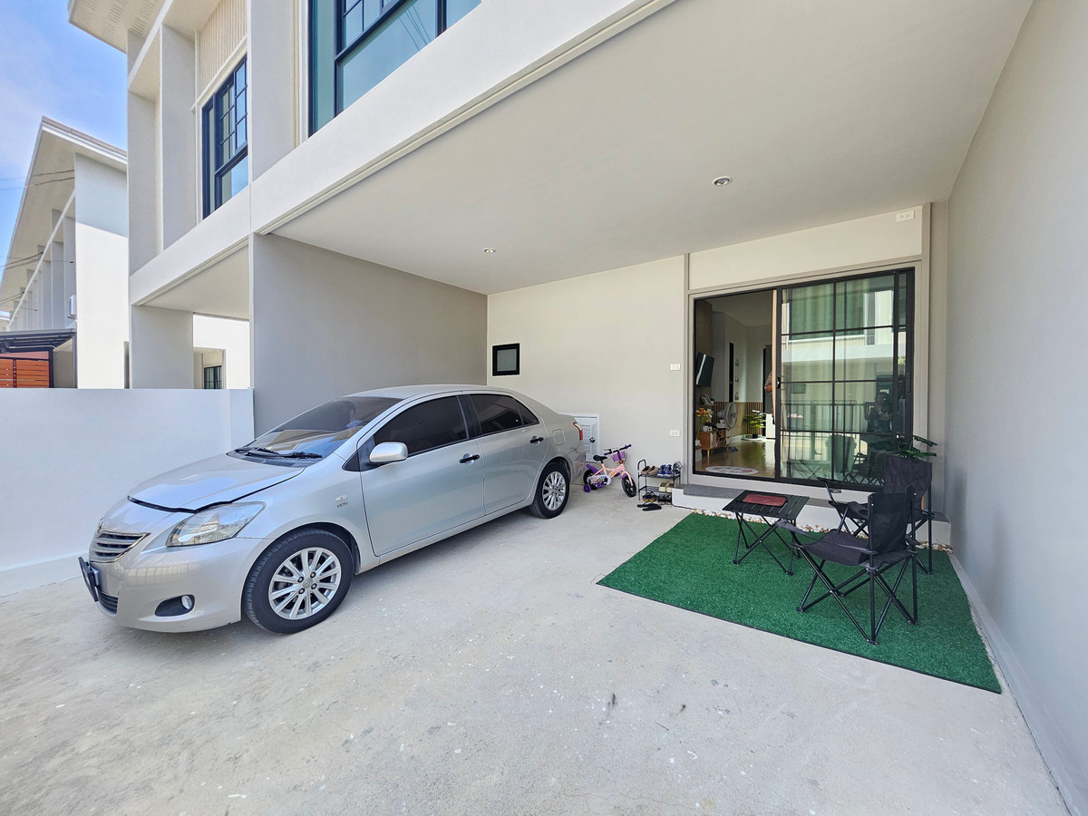 ให้เช่าทาวน์โฮมราษฎร์บูรณะ สุขสวัสดิ์ : [เช่าด่วน] ทาวน์โฮม Minimal Modern ทิศเหนือรับลม ไม่ร้อนแดด! 🏠