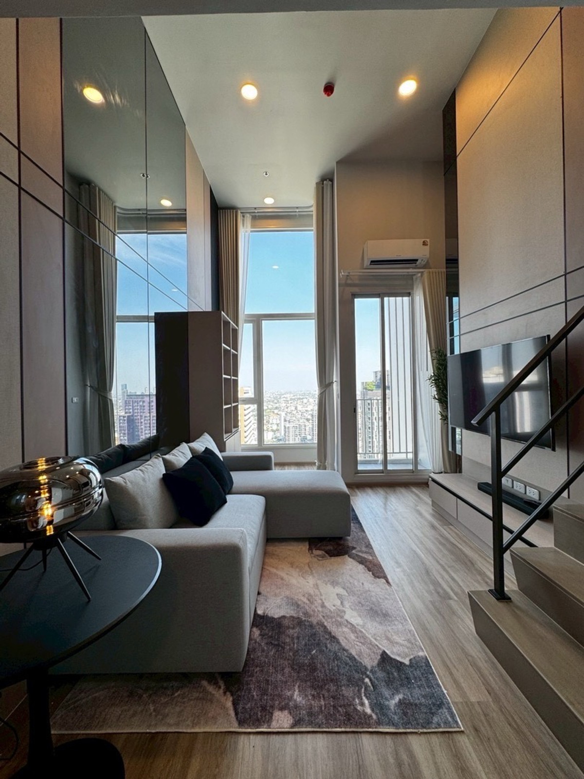 For RentCondoSukhumvit, Asoke, Thonglor : For rent, 1 bedroom, high ceiling, size 38 sq m. Culture Thonglor, very beautifully decorated, near BTS Thonglor 250 m.