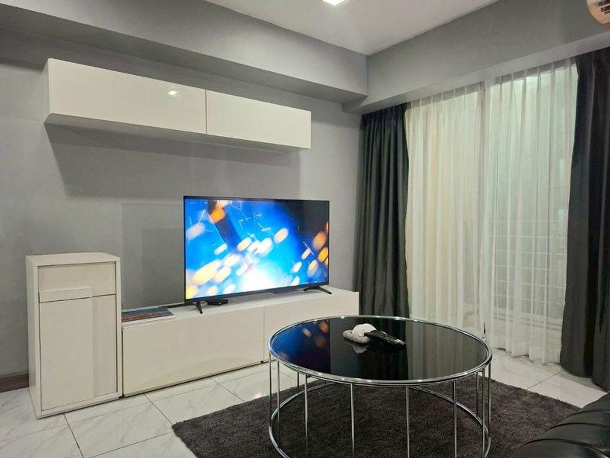 For RentCondoRama9, Petchburi, RCA : 🏡 Condo for Rent at My Resort Bangkok – Corner unit with a beautiful view! ✨ Perfect for anyone looking for a spacious and comfortable room in a convenient location 🌿