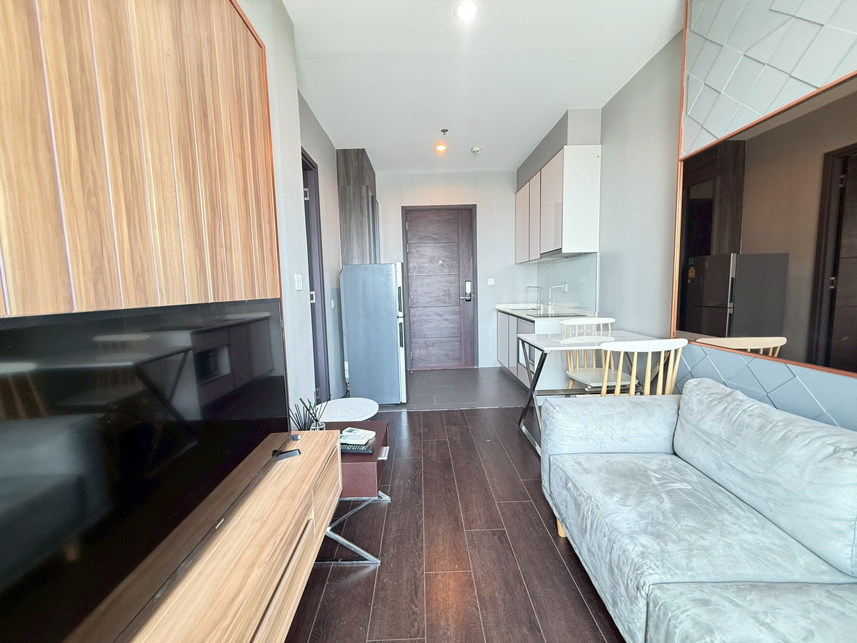 ให้เช่าคอนโดสุขุมวิท อโศก ทองหล่อ : คอนโด  C Ekkamai  ให้เช่า 1 ห้องนอน พร้อมอยู่ ชั้น 38 ไม่บล็อกวิว