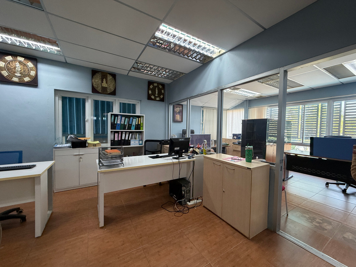 For SaleWarehouseSamut Prakan,Samrong : Home office with warehouse for sale, Thepharak – Bang Pla, Suriwan Village. Near Thepharak main road, only 2 km.