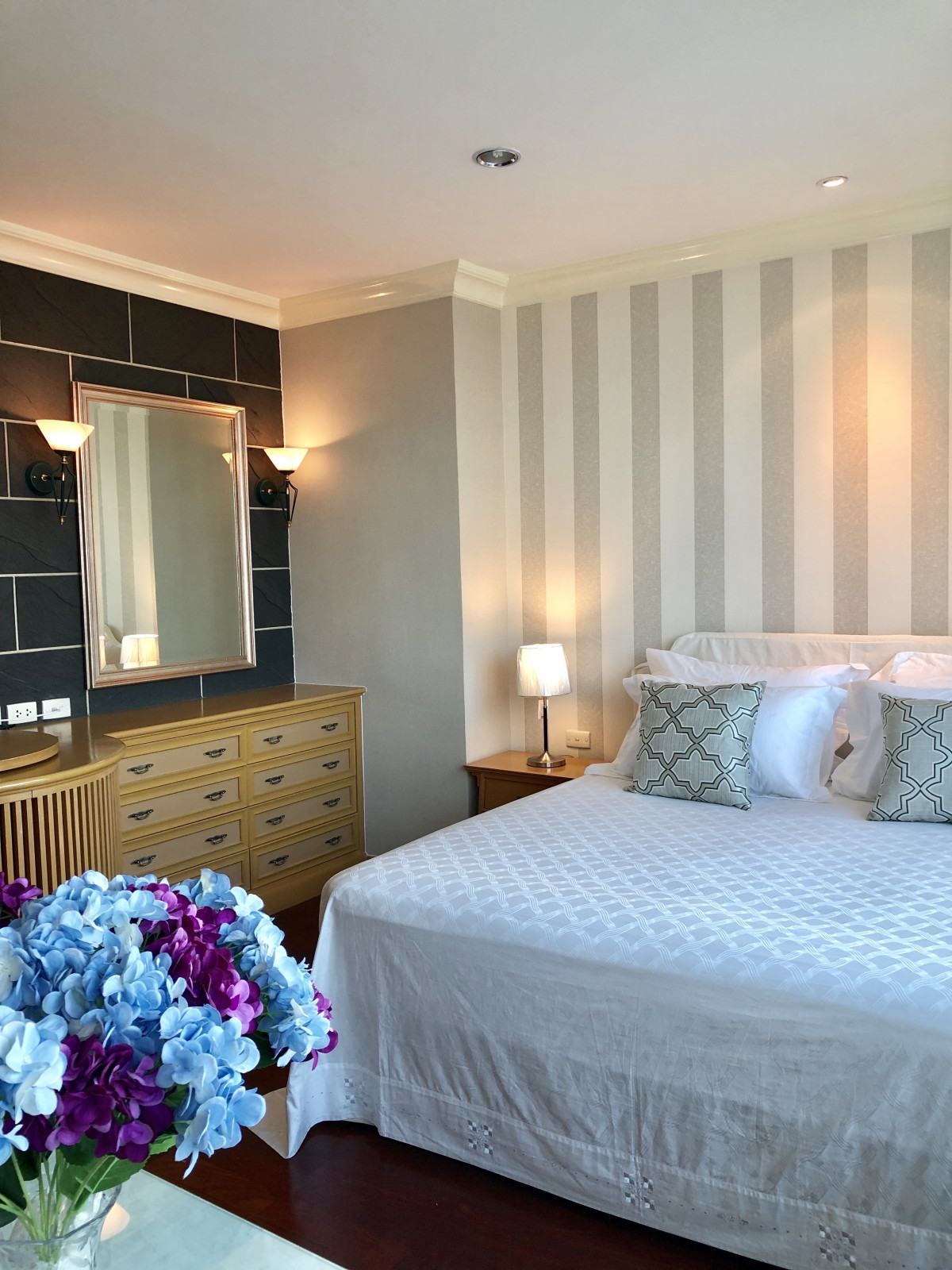 ขายคอนโดวิทยุ ชิดลม หลังสวน : ขายคอนโด เพรสซิเดนท์ เพลส ชั้นสูง หน้ากว้าง รีโนเวทใหม่ BTS-ชิดลม ลุมพินี เขต ปทุมวัน กรุงเทพ CX-150162