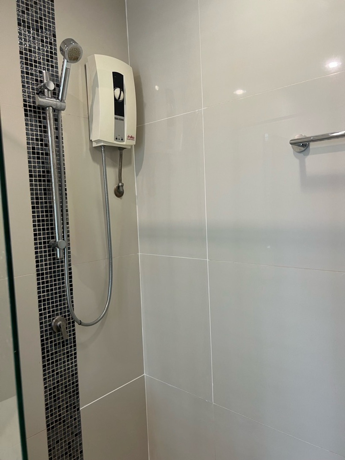 ให้เช่าคอนโดรัตนาธิเบศร์ สนามบินน้ำ พระนั่งเกล้า : ให้เช่าเดอะ โฮเทล เซอร์วิส คอนโดมิเนียม 1นอน1น้ำ50ตรม. ห้องสภาพใหม่ ชั้น7 ระเบียงทิศตะวันออก ติดรถไฟฟ้าMRTบางกระสอ