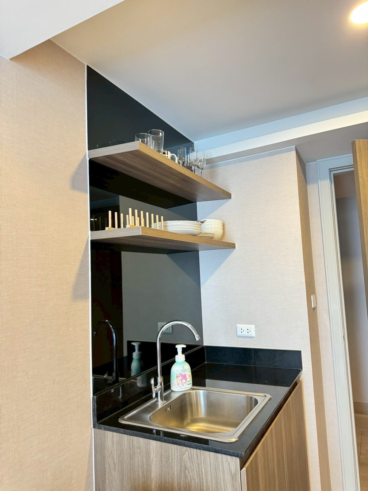 ให้เช่าคอนโดพระราม 9 เพชรบุรีตัดใหม่ RCA : Best Price 🔥ให้เช่า LLOYD Soonvijai-Thonglor ห้องสวยมาก ราคาดีที่สุด ตกแต่งเฟอร์ครบ พร้อมเข้าอยู่ ‼️