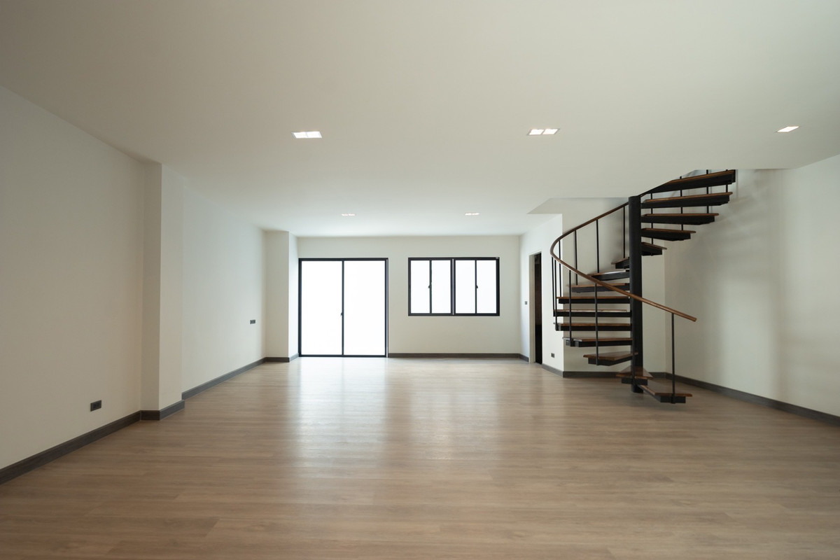 For SaleHome OfficePattanakan, Srinakarin : Home Office for Sale The Preston Empire Krungthep Kreetha Prime Business Location Near International Schools Rama 9 Area