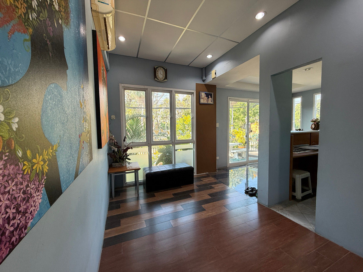 For SaleWarehouseSamut Prakan,Samrong : Home office with warehouse for sale, Thepharak – Bang Pla, Suriwan Village. Near Thepharak main road, only 2 km.