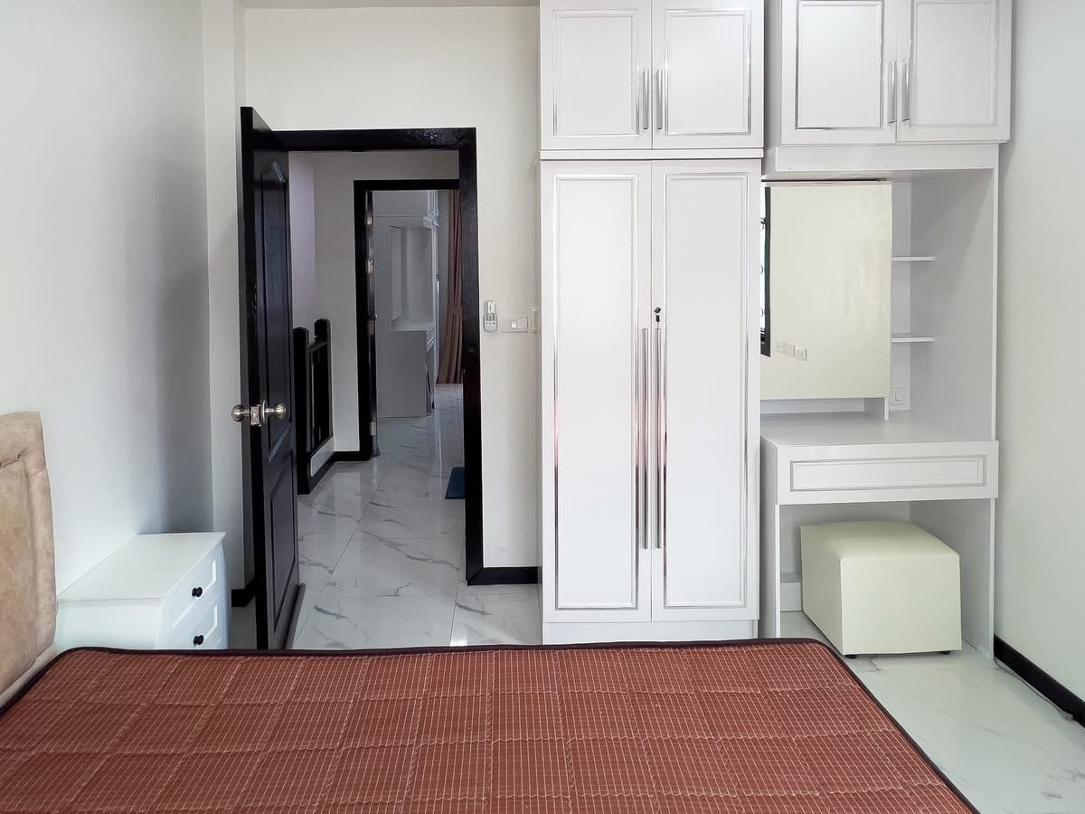 ให้เช่าพัทยา บางแสน ชลบุรี สัตหีบ : บ้านพูลวิลล่า จอมเทียน ใกล้หาดจอมเทียน เดินทางเพียง 5 นาที