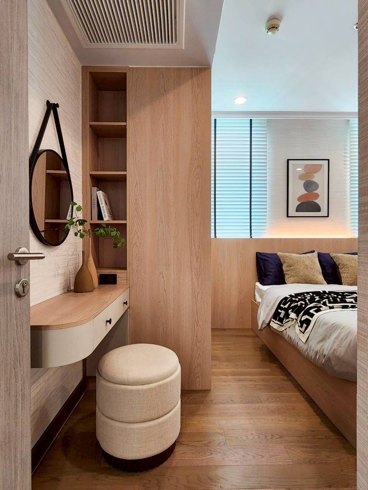 For RentCondoSukhumvit, Asoke, Thonglor : 🔥For Rent Now🔥 Supalai Oriental Sukhumvit 39, Corner Unit, Beautifully Decorated, Fully Furnished, Ready to Move In, Near BTS Skytrain, Convenient Transportation.