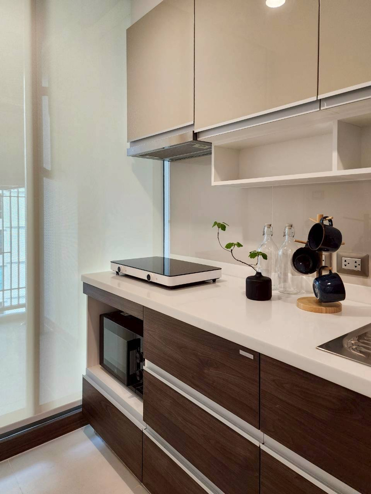 For RentCondoSukhumvit, Asoke, Thonglor : 🔥For Rent Now🔥 Supalai Oriental Sukhumvit 39, Corner Unit, Beautifully Decorated, Fully Furnished, Ready to Move In, Near BTS Skytrain, Convenient Transportation.