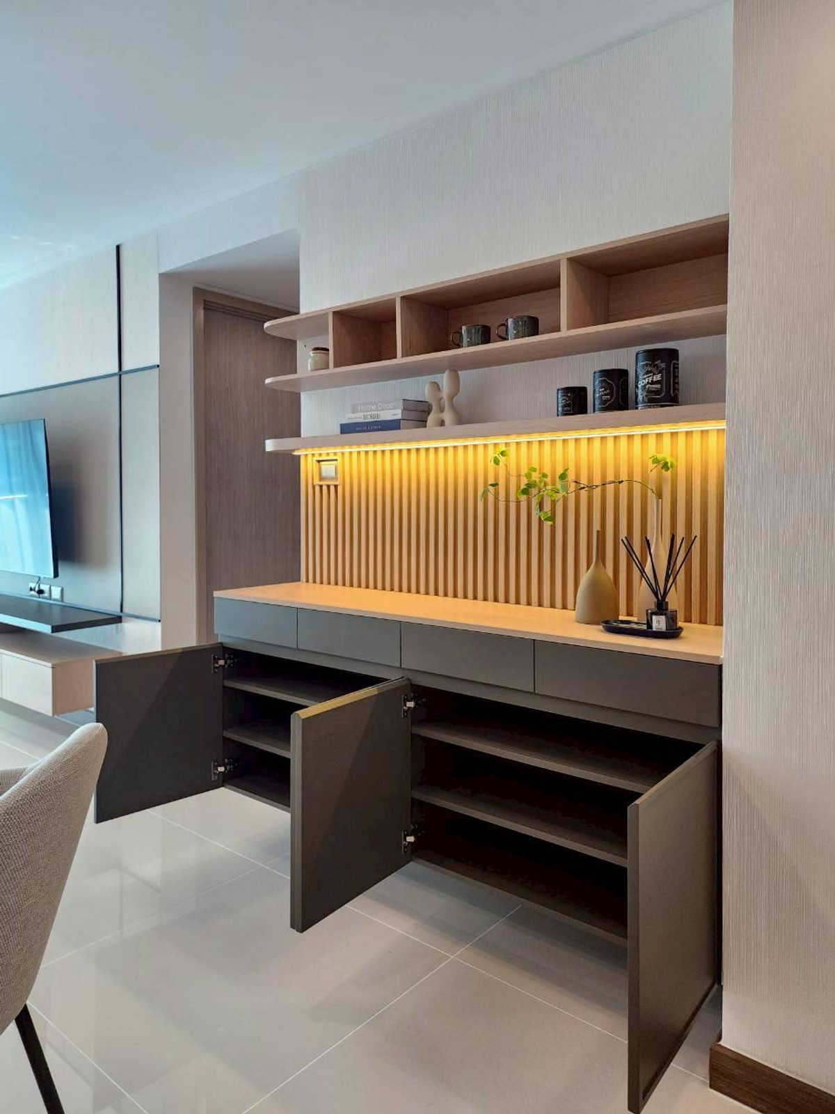 For RentCondoSukhumvit, Asoke, Thonglor : 🔥For Rent Now🔥 Supalai Oriental Sukhumvit 39, Corner Unit, Beautifully Decorated, Fully Furnished, Ready to Move In, Near BTS Skytrain, Convenient Transportation.