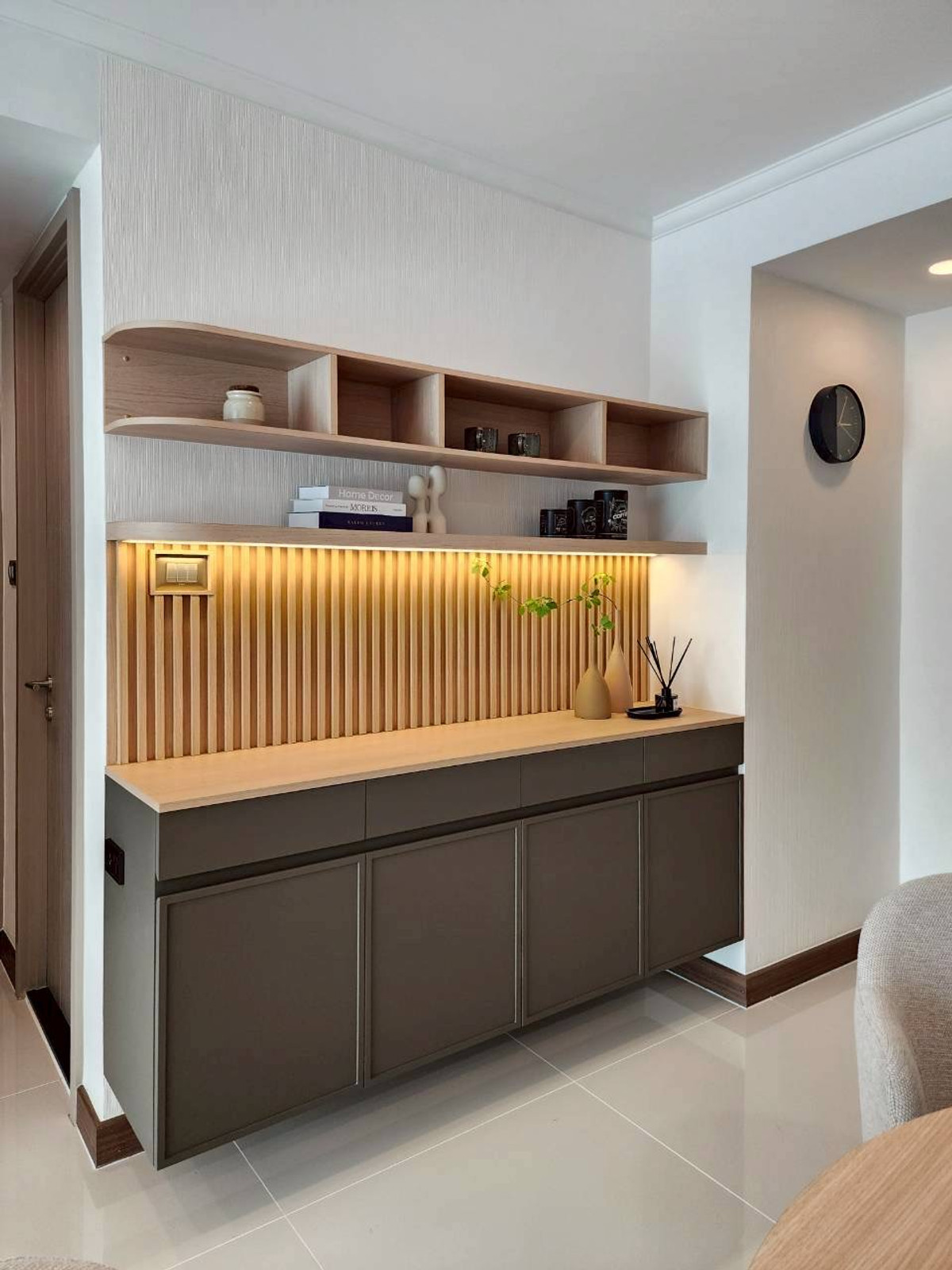 For RentCondoSukhumvit, Asoke, Thonglor : 🔥For Rent Now🔥 Supalai Oriental Sukhumvit 39, Corner Unit, Beautifully Decorated, Fully Furnished, Ready to Move In, Near BTS Skytrain, Convenient Transportation.