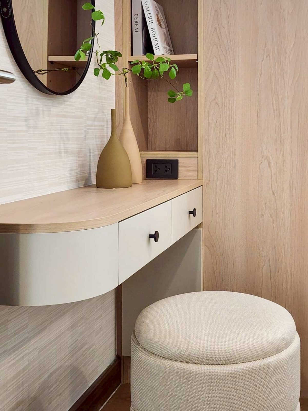 For RentCondoSukhumvit, Asoke, Thonglor : 🔥For Rent Now🔥 Supalai Oriental Sukhumvit 39, Corner Unit, Beautifully Decorated, Fully Furnished, Ready to Move In, Near BTS Skytrain, Convenient Transportation.