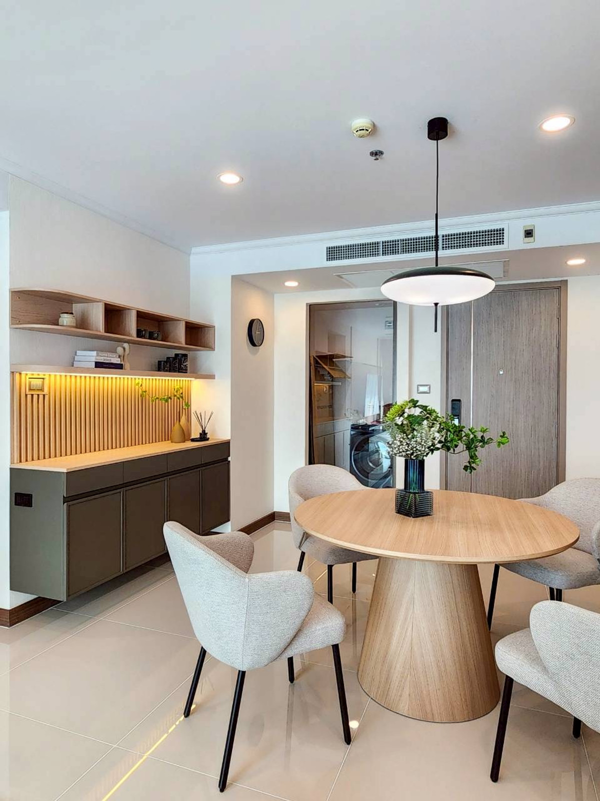 For RentCondoSukhumvit, Asoke, Thonglor : 🔥For Rent Now🔥 Supalai Oriental Sukhumvit 39, Corner Unit, Beautifully Decorated, Fully Furnished, Ready to Move In, Near BTS Skytrain, Convenient Transportation.