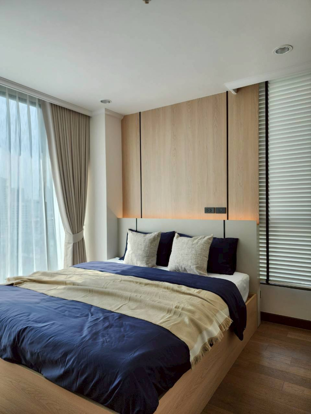 For RentCondoSukhumvit, Asoke, Thonglor : 🔥For Rent Now🔥 Supalai Oriental Sukhumvit 39, Corner Unit, Beautifully Decorated, Fully Furnished, Ready to Move In, Near BTS Skytrain, Convenient Transportation.