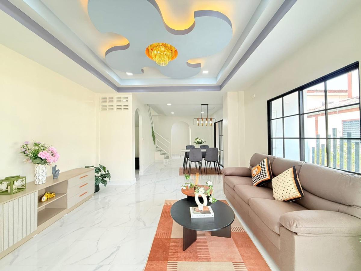 ขายทาวน์โฮมนวมินทร์ รามอินทรา : ขายทาวน์เฮ้าส์/ทาวน์โฮม  บ้านวงศกร 3 ห้องมุม รีโนเวทใหม่ สามวาตะวันตก เขต คลองสามวา กรุงเทพ CX-147933