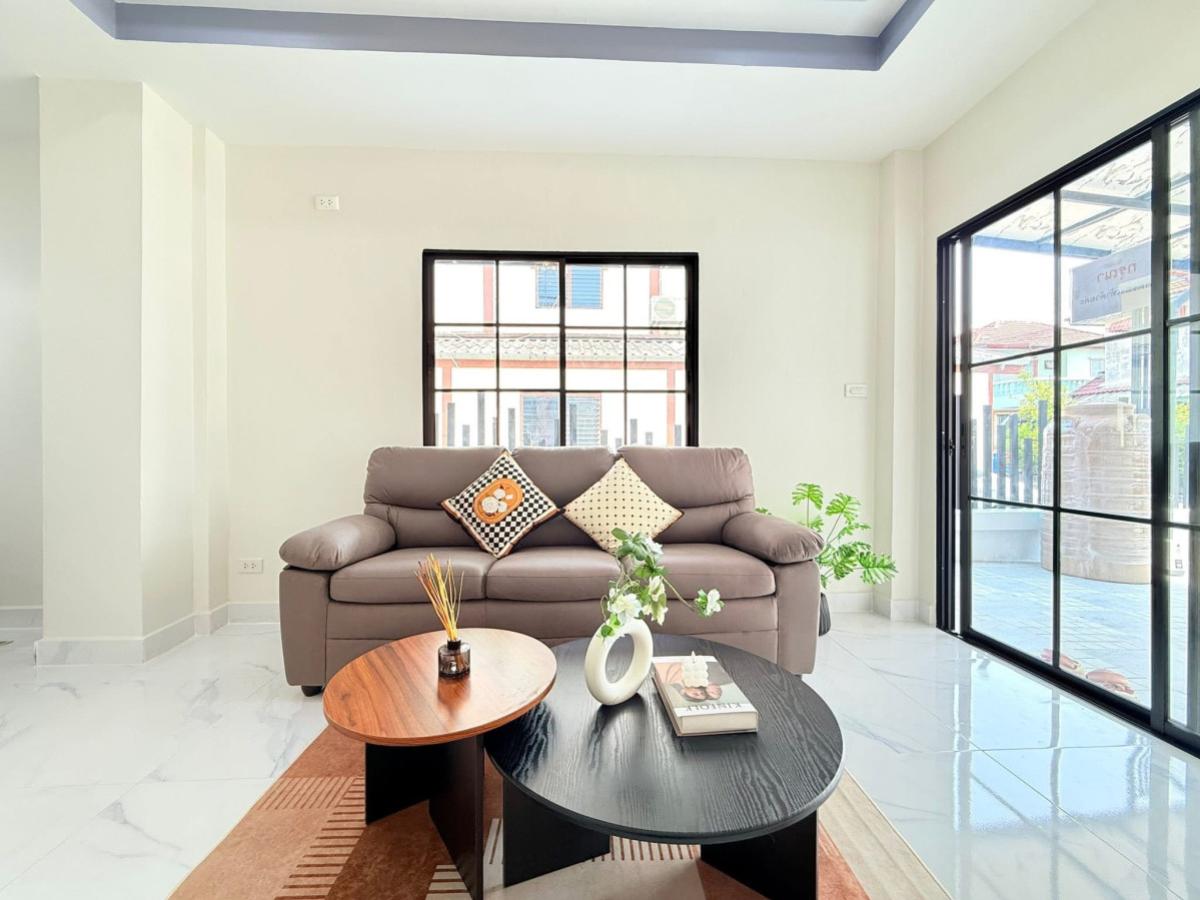 ขายทาวน์โฮมนวมินทร์ รามอินทรา : ขายทาวน์เฮ้าส์/ทาวน์โฮม  บ้านวงศกร 3 ห้องมุม รีโนเวทใหม่ สามวาตะวันตก เขต คลองสามวา กรุงเทพ CX-147933