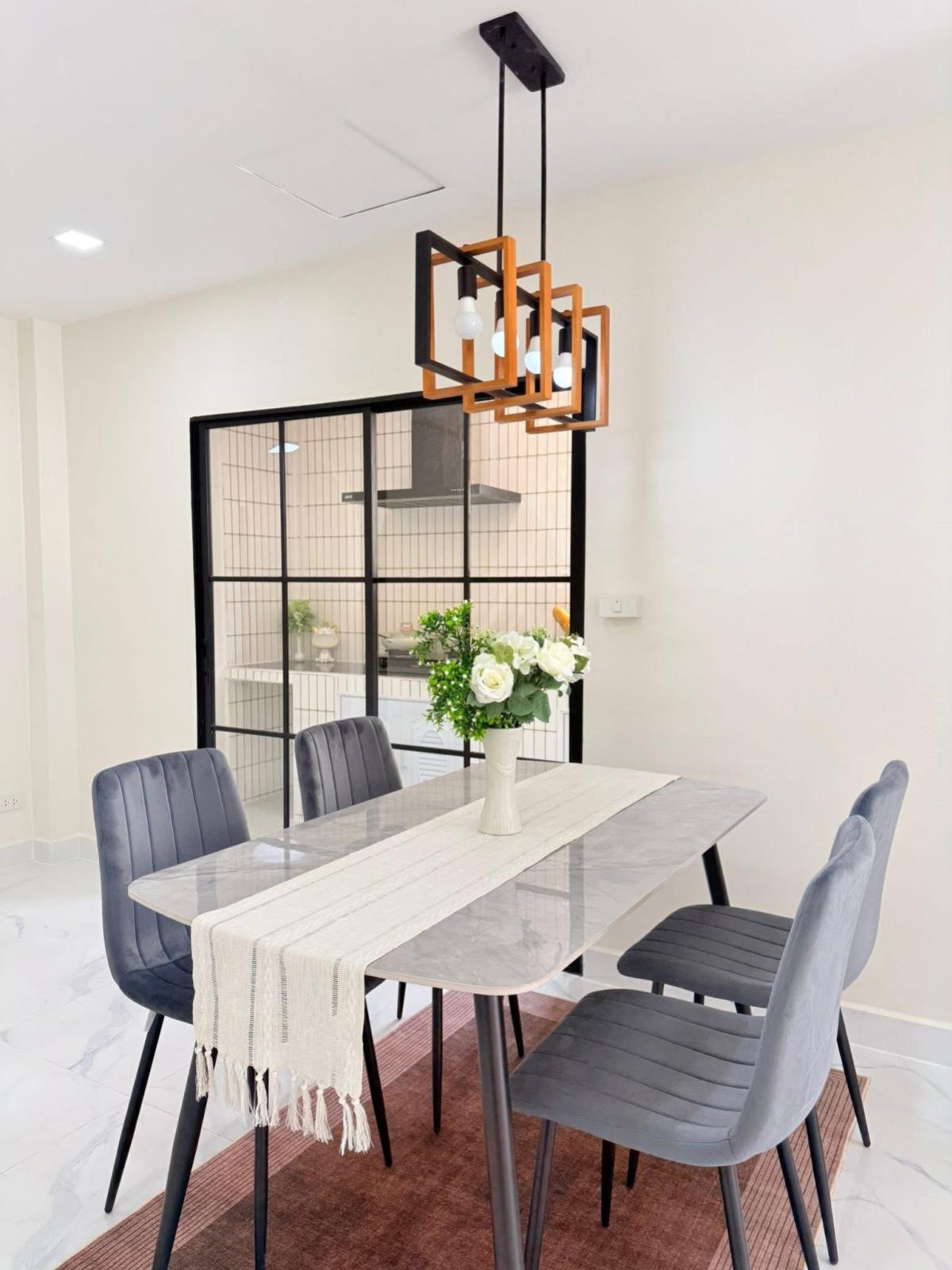 ขายทาวน์โฮมนวมินทร์ รามอินทรา : ขายทาวน์เฮ้าส์/ทาวน์โฮม  บ้านวงศกร 3 ห้องมุม รีโนเวทใหม่ สามวาตะวันตก เขต คลองสามวา กรุงเทพ CX-147933