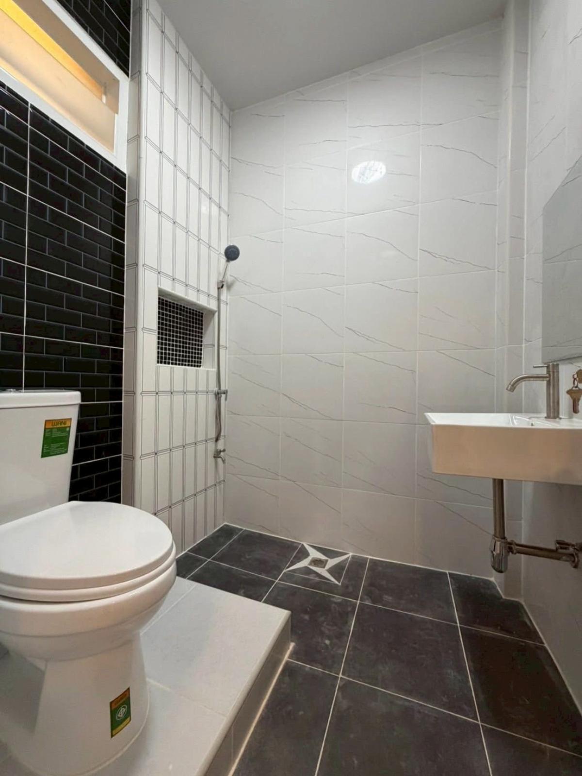 ขายทาวน์โฮมบางแค เพชรเกษม : ขายทาวน์เฮ้าส์/ทาวน์โฮม  หรรษา มาเจริญ ห้องมุม รีโนเวทใหม่ หนองค้างพลู เขต หนองแขม กรุงเทพ CX-147928