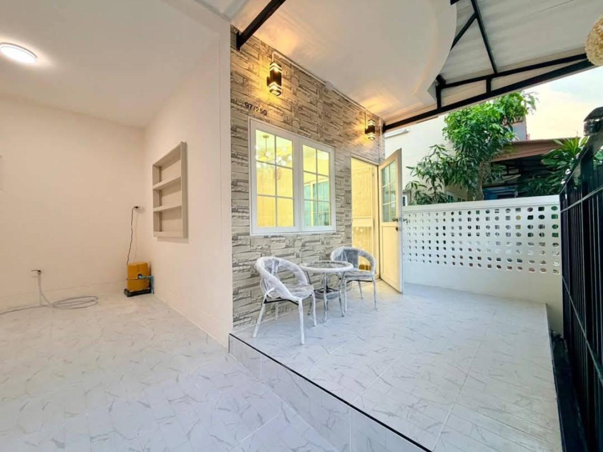 ขายทาวน์โฮมสมุทรปราการ สำโรง : ขายทาวน์เฮ้าส์/ทาวน์โฮม  เฟื่องฟ้า 11 เฟส 7 ห้องมุม รีโนเวทใหม่ แพรกษา เมืองสมุทรปราการ สมุทรปราการ CX-147934