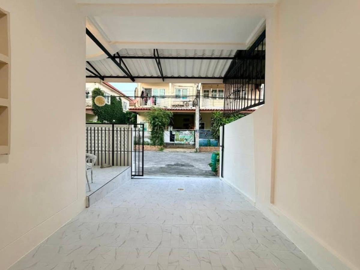 ขายทาวน์โฮมสมุทรปราการ สำโรง : ขายทาวน์เฮ้าส์/ทาวน์โฮม  เฟื่องฟ้า 11 เฟส 7 ห้องมุม รีโนเวทใหม่ แพรกษา เมืองสมุทรปราการ สมุทรปราการ CX-147934