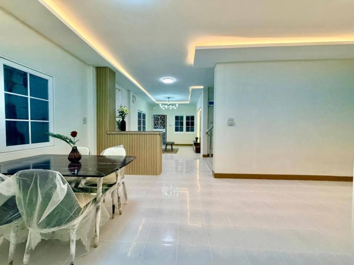 ขายทาวน์โฮมสมุทรปราการ สำโรง : ขายทาวน์เฮ้าส์/ทาวน์โฮม  เฟื่องฟ้า 11 เฟส 7 ห้องมุม รีโนเวทใหม่ แพรกษา เมืองสมุทรปราการ สมุทรปราการ CX-147934