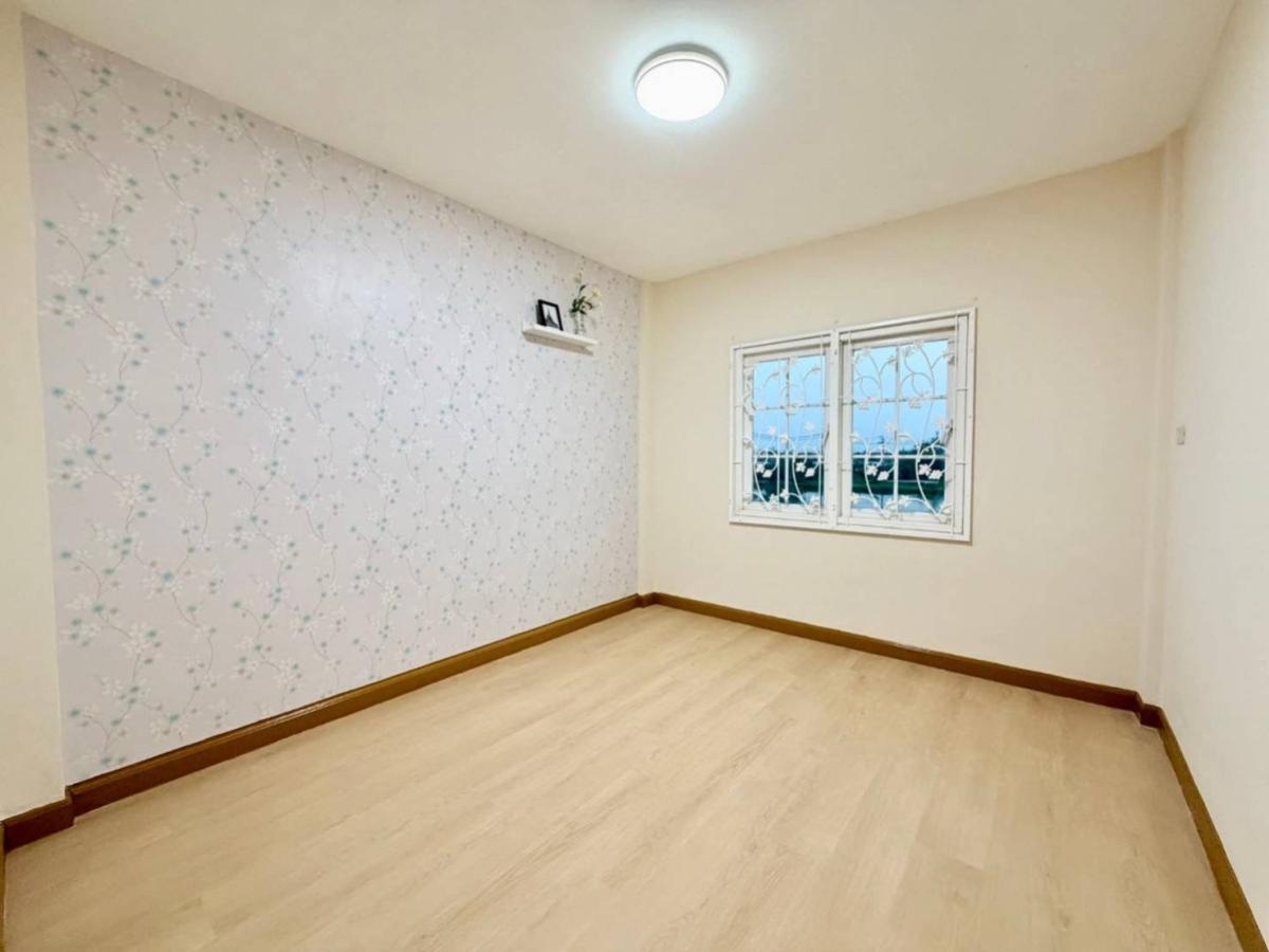 ขายทาวน์โฮมสมุทรปราการ สำโรง : ขายทาวน์เฮ้าส์/ทาวน์โฮม  เฟื่องฟ้า 11 เฟส 7 ห้องมุม รีโนเวทใหม่ แพรกษา เมืองสมุทรปราการ สมุทรปราการ CX-147934