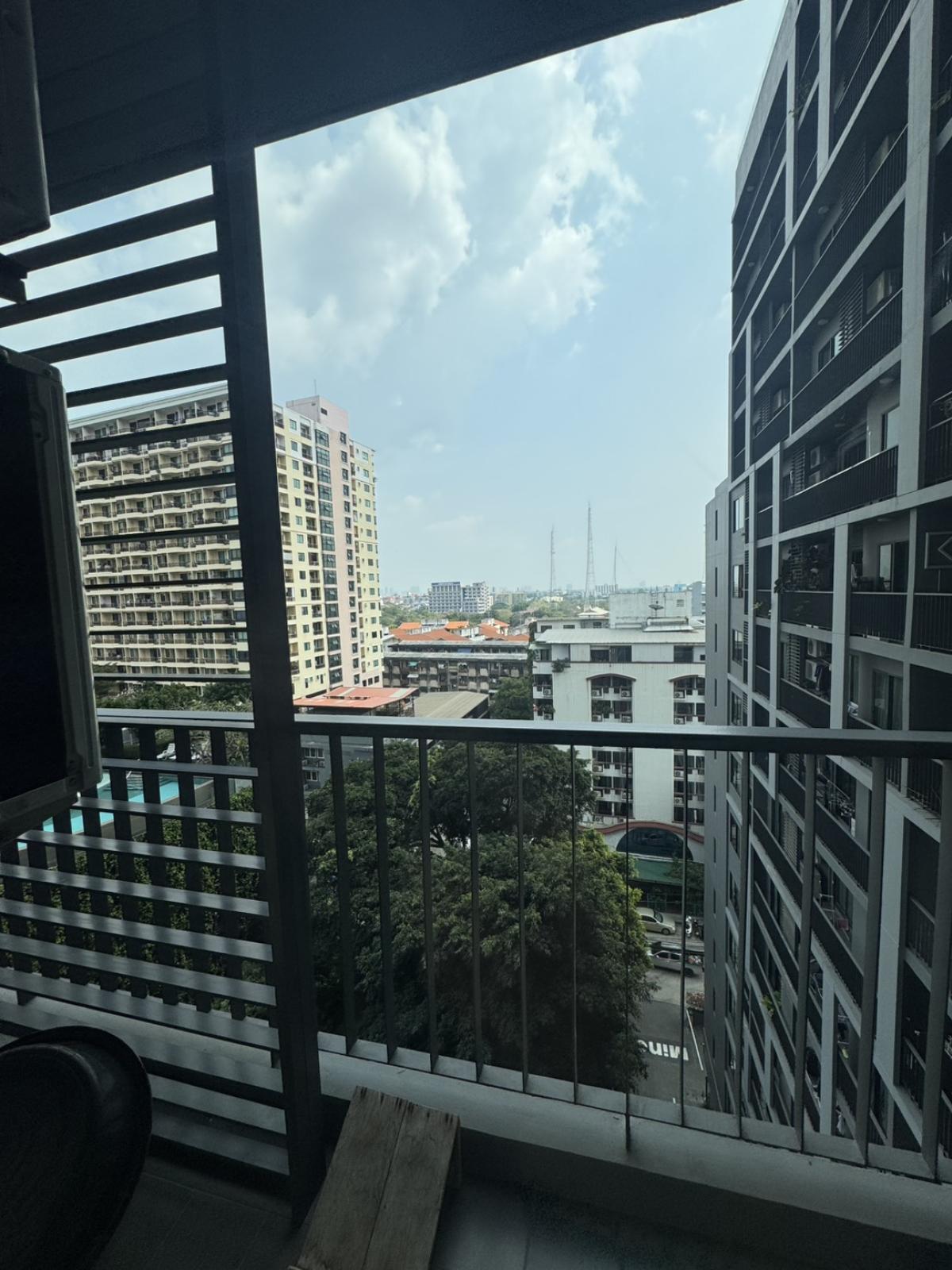 ขายคอนโดสาทร นราธิวาส : 07/03/2026, รวมค่าโอนคอนโด The Seed Mingle 1 ห้องนอน ใกล้ BTS Chong Nonsi 
วิวดี พร้อมสระว่ายน้ำ ราคา 4.2 ล้านเท่านั้น!