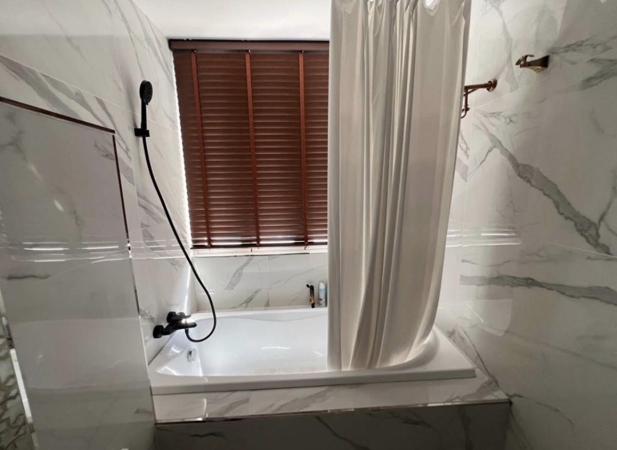 ขายคอนโดปทุมธานี รังสิต ธรรมศาสตร์ : 07/03/2026, รวมค่าโอนวิวใจกลางสุขุมวิท! 3 ห้องนอนใหญ่ 248 ตร.ม. พร้อมอยู่ที่ Prime Mansion Sukhumvit 31 
ราคาพิเศษ 25.75 ล้าน บาท ใกล้ BTS พร้อมพงษ์ ความสะดวกครบครัน!