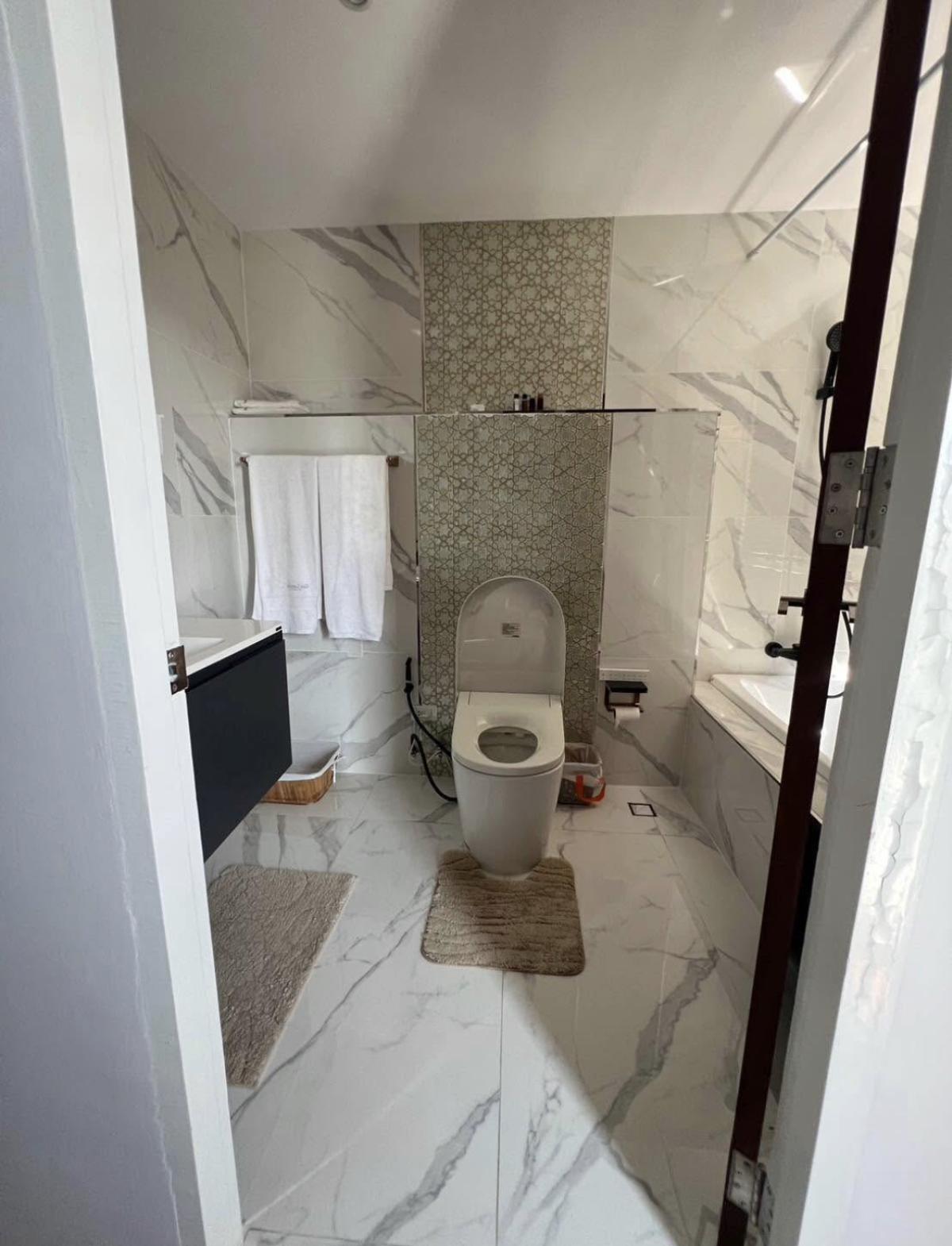 ขายคอนโดปทุมธานี รังสิต ธรรมศาสตร์ : 07/03/2026, รวมค่าโอนวิวใจกลางสุขุมวิท! 3 ห้องนอนใหญ่ 248 ตร.ม. พร้อมอยู่ที่ Prime Mansion Sukhumvit 31 
ราคาพิเศษ 25.75 ล้าน บาท ใกล้ BTS พร้อมพงษ์ ความสะดวกครบครัน!